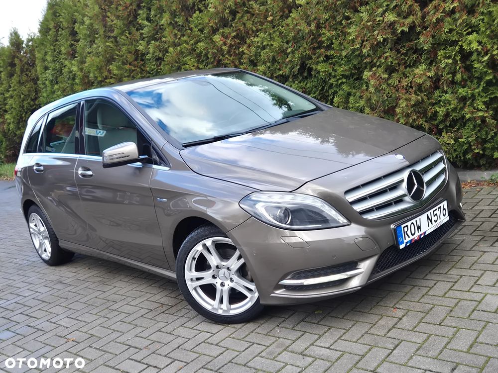 Mercedes-Benz Klasa B 180 7G-DCT UrbanStyle Edition - 18