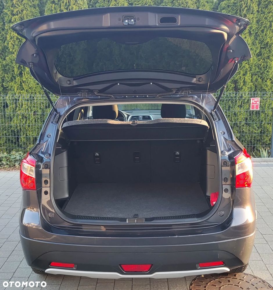 Suzuki SX4 1.6 Comfort Plus - 24