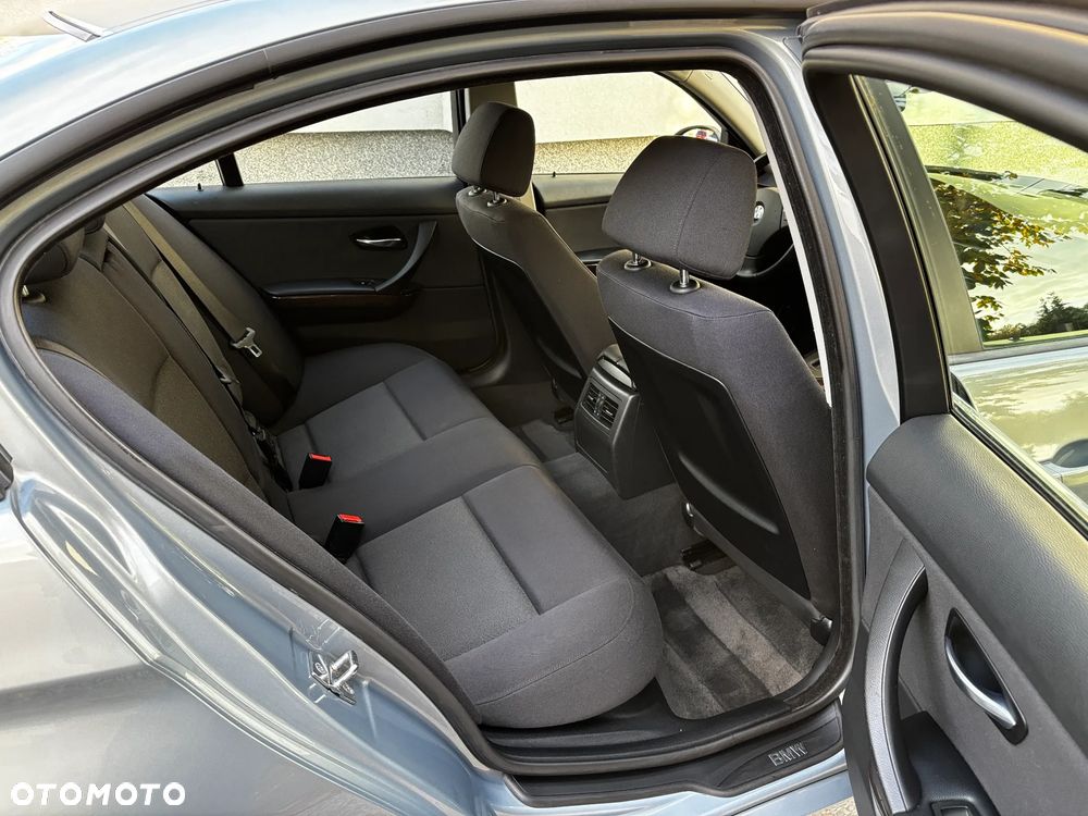 BMW Seria 3 320i - 14