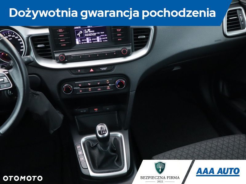Kia Ceed - 10