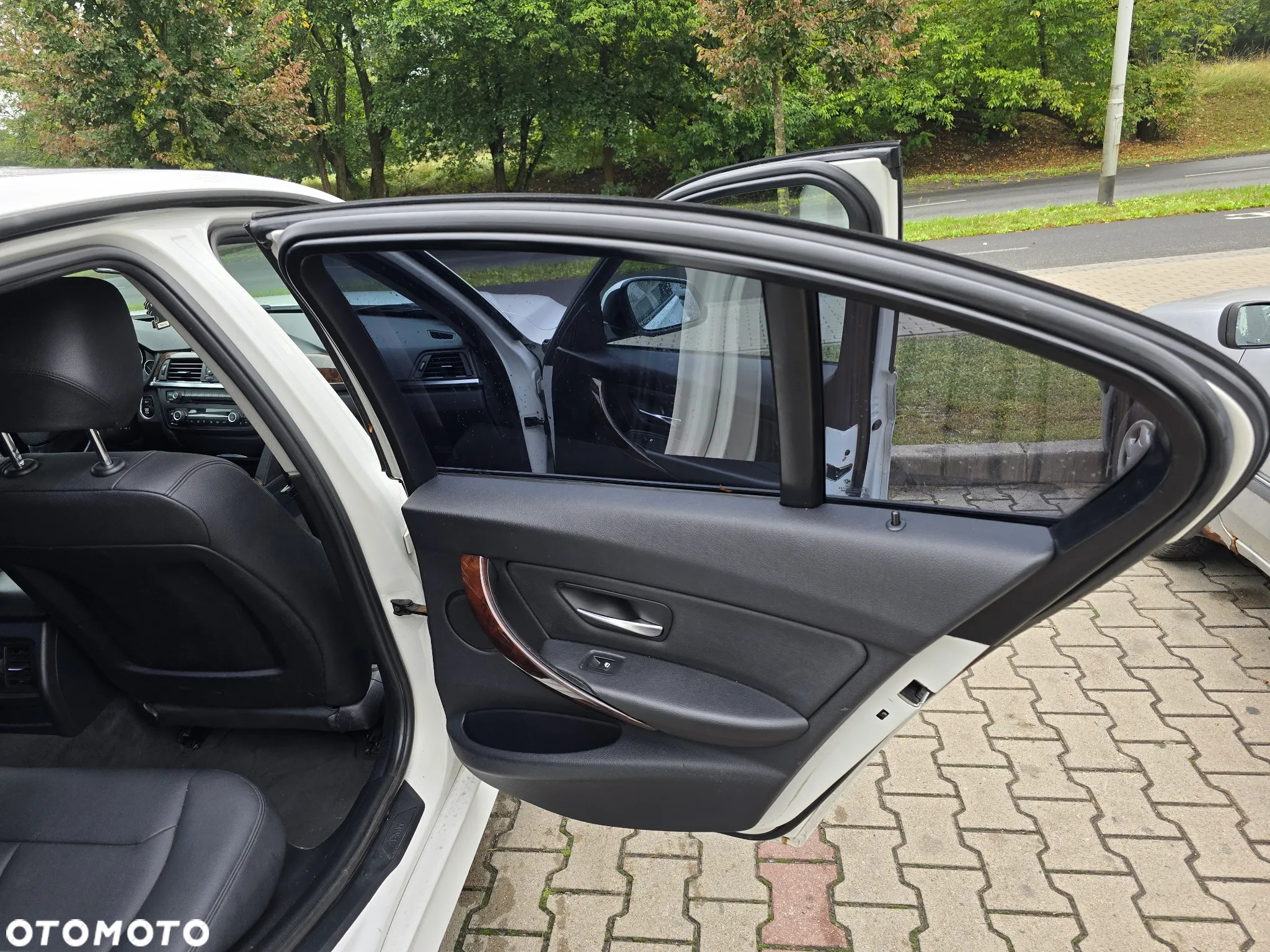 BMW Seria 3 328i xDrive - 31