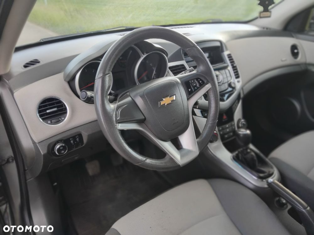 Chevrolet Cruze 1.8 LT - 11