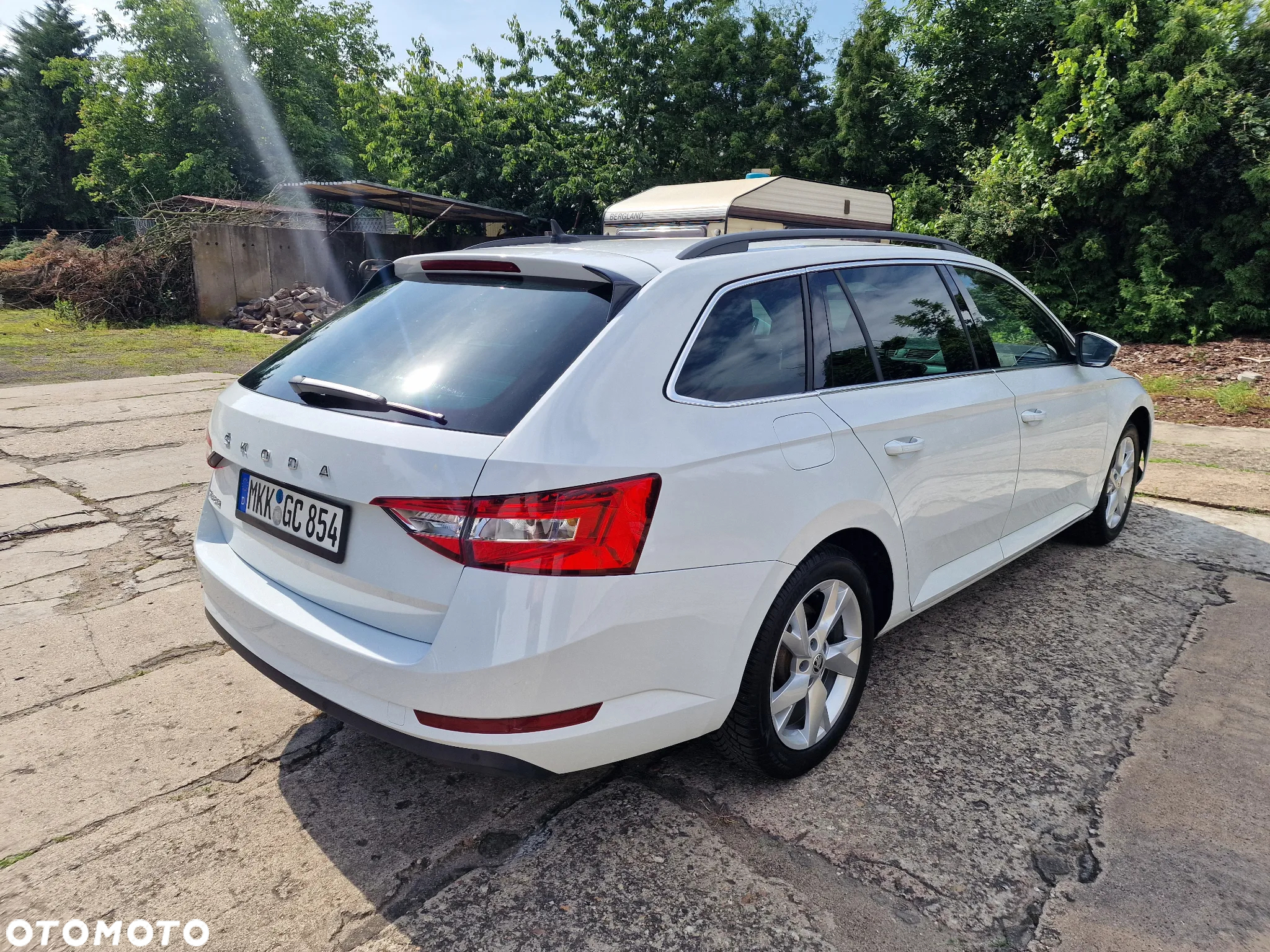 Skoda Superb Combi 2.0 TDI DSG Premium Edition - 4