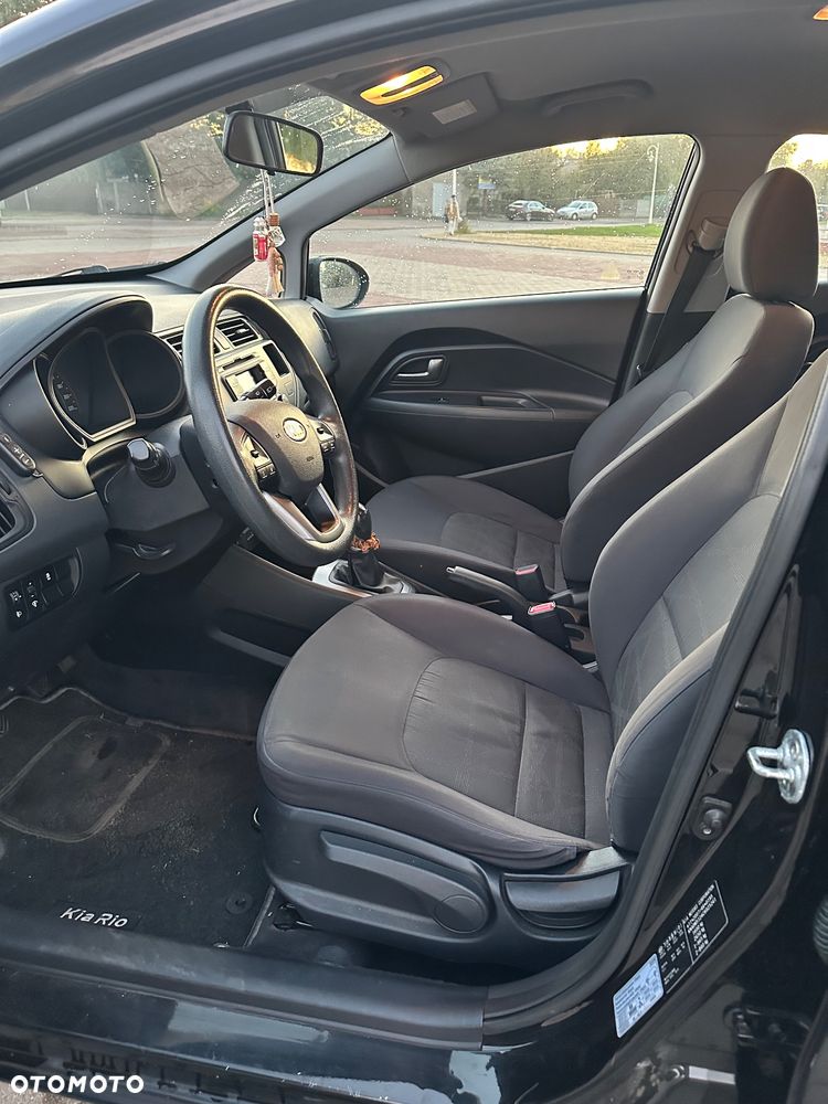 Kia Rio 1.4 M - 12