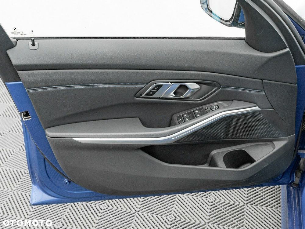 BMW Seria 3 318i M Sport - 13