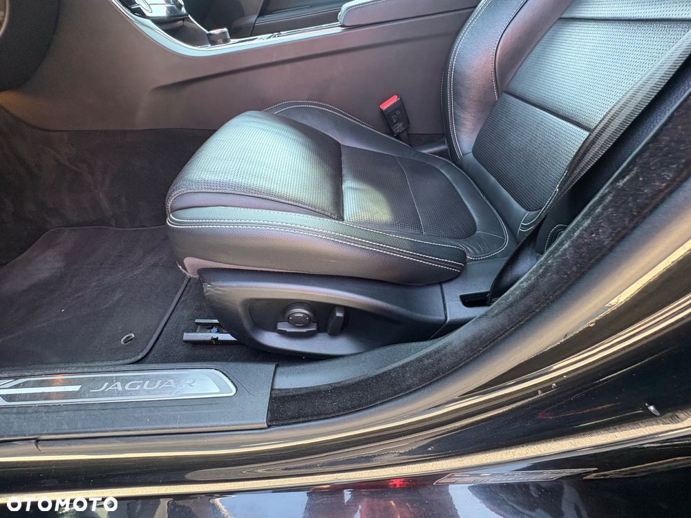 Jaguar XE 20d R-Sport Ingenium Edition - 29