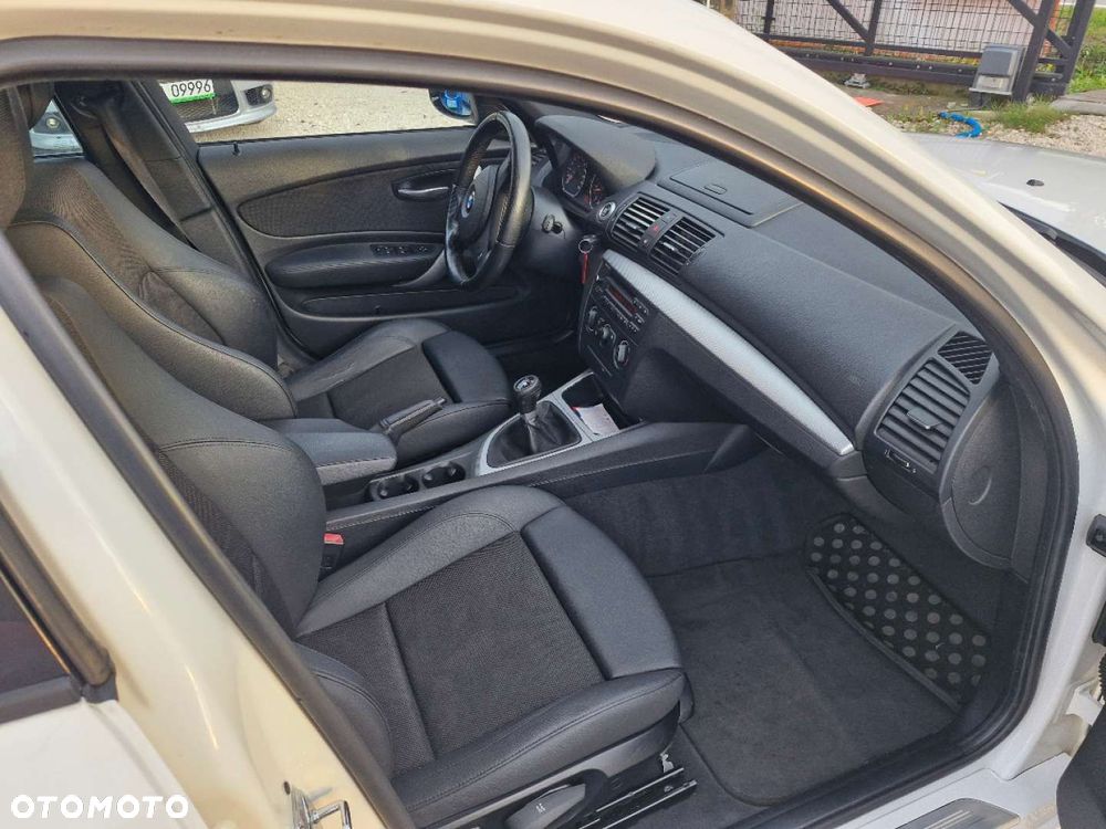 BMW Seria 1 116i - 30