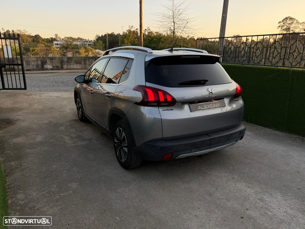 Peugeot 2008 1.2 PureTech Allure - 5