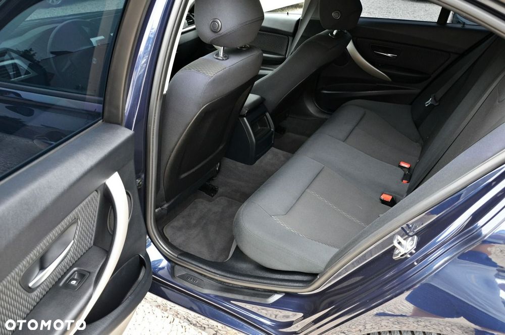 BMW Seria 3 318d Blue Performance Sport Line - 31