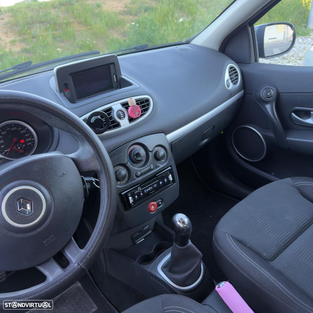 Renault Clio 1.2 16V Confort - 6