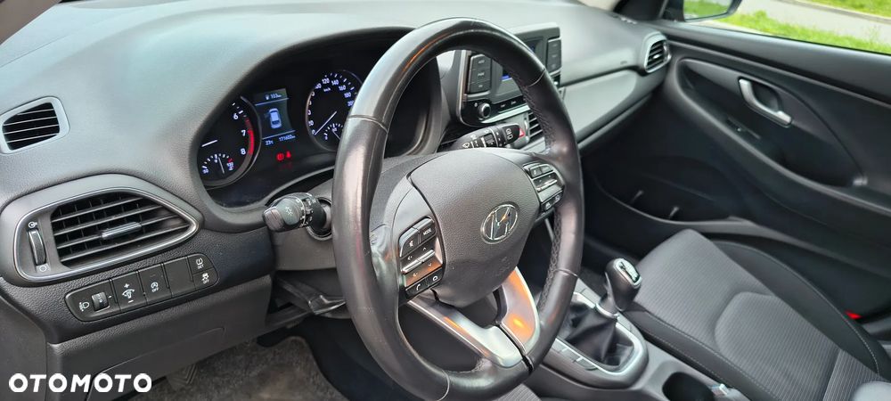 Hyundai i30 1.5 DPI Classic + - 23