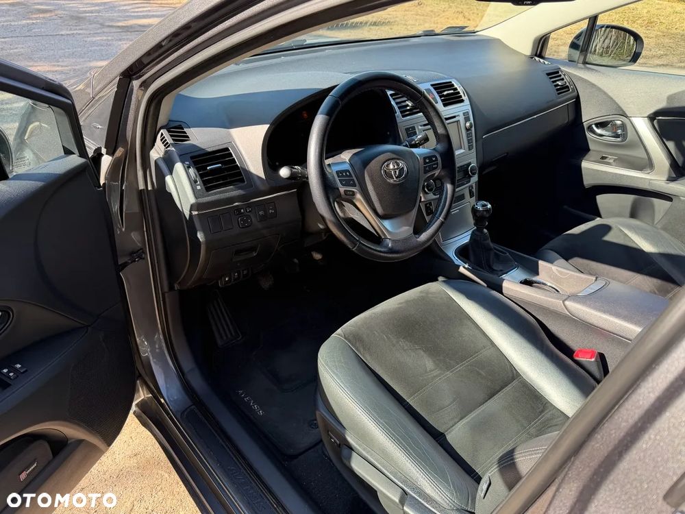 Toyota Avensis 2.0 D-4D Executive - 6