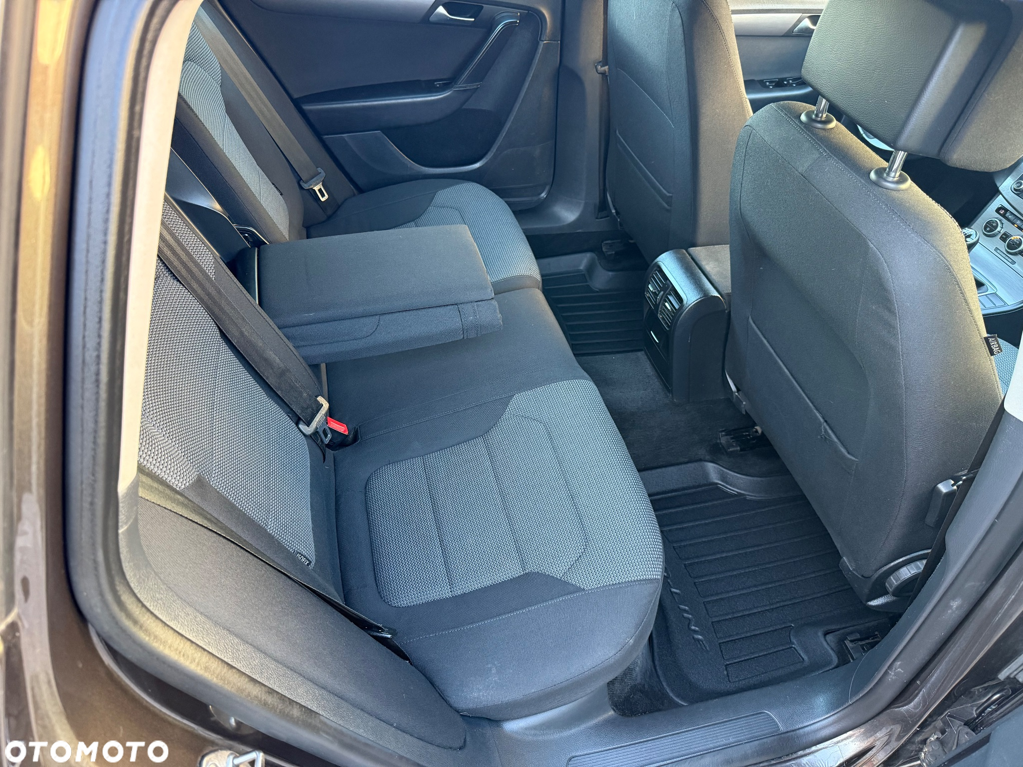 Volkswagen Passat 2.0 TDI Highline - 18