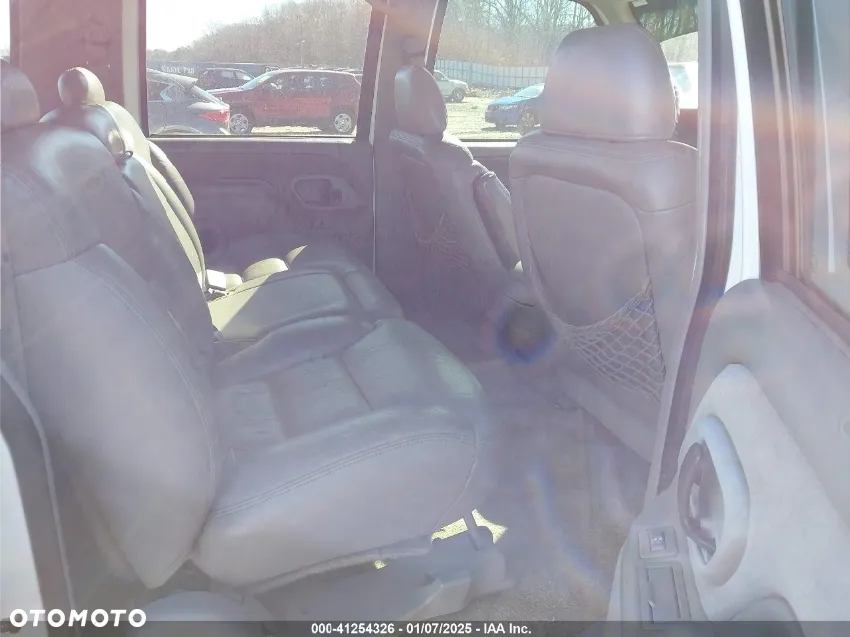 Chevrolet Suburban - 27