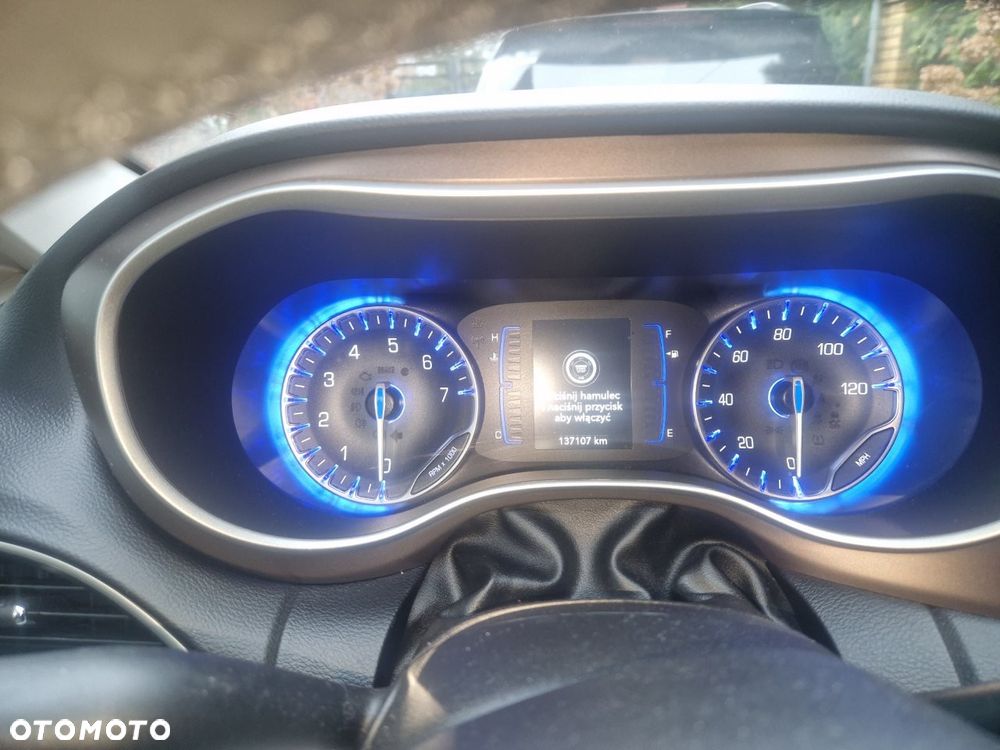 Chrysler Pacifica - 3