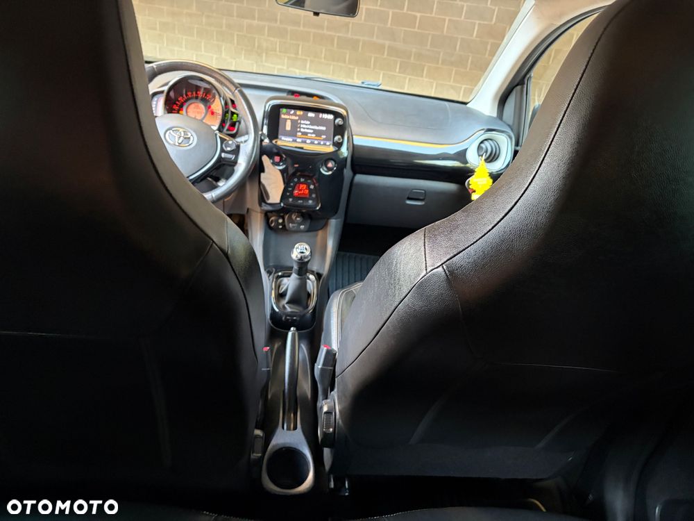 Toyota Aygo x-clusiv - 11