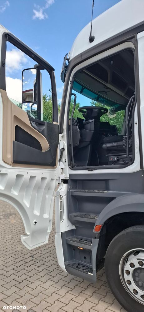 Mercedes-Benz Actros - 11