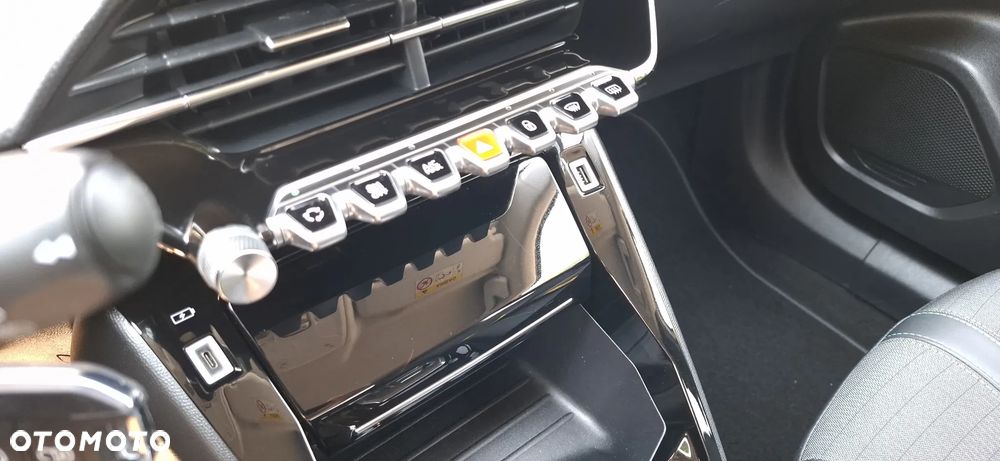 Peugeot 2008 1.5 BlueHDi Allure S&S EAT8 - 31