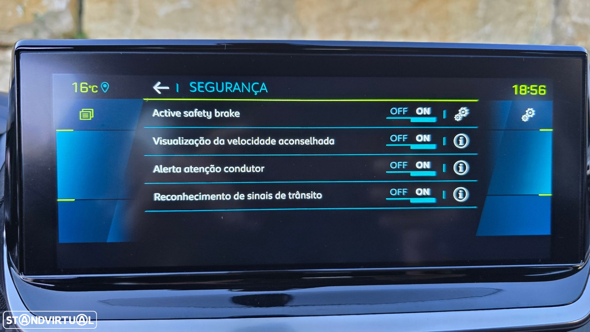 Peugeot e-208 Allure - 27