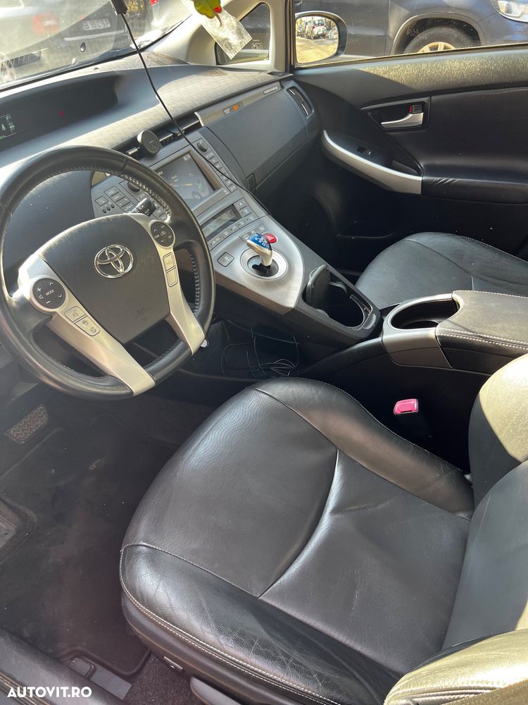 Toyota Prius HSD Sol Plus - 8