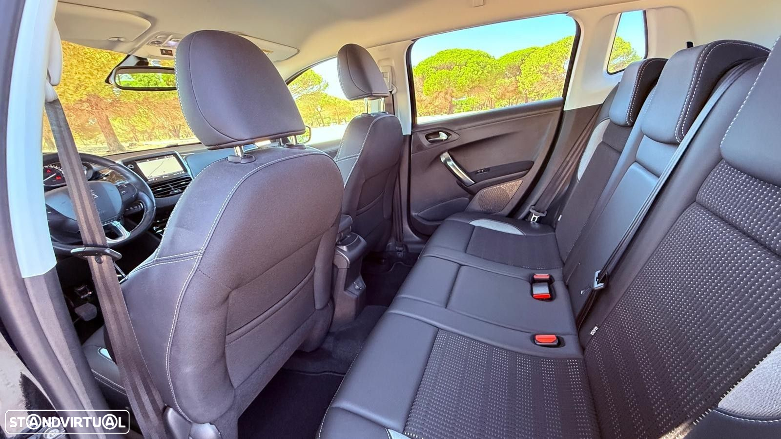 Peugeot 2008 1.2 PureTech Allure - 21