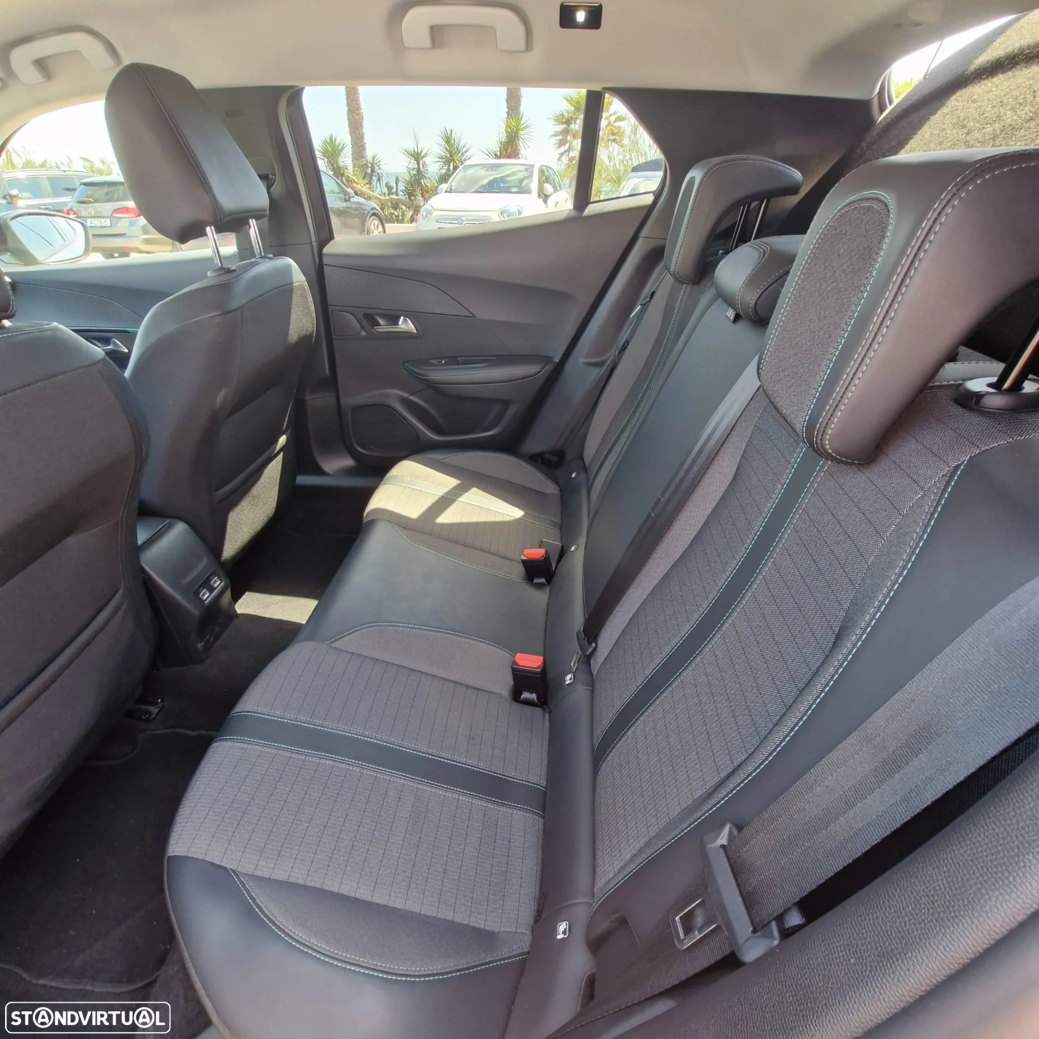 Peugeot 2008 1.2 PureTech Allure - 3