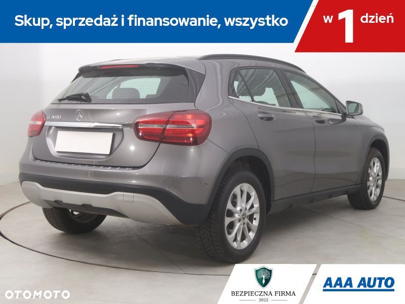 Mercedes-Benz GLA - 6