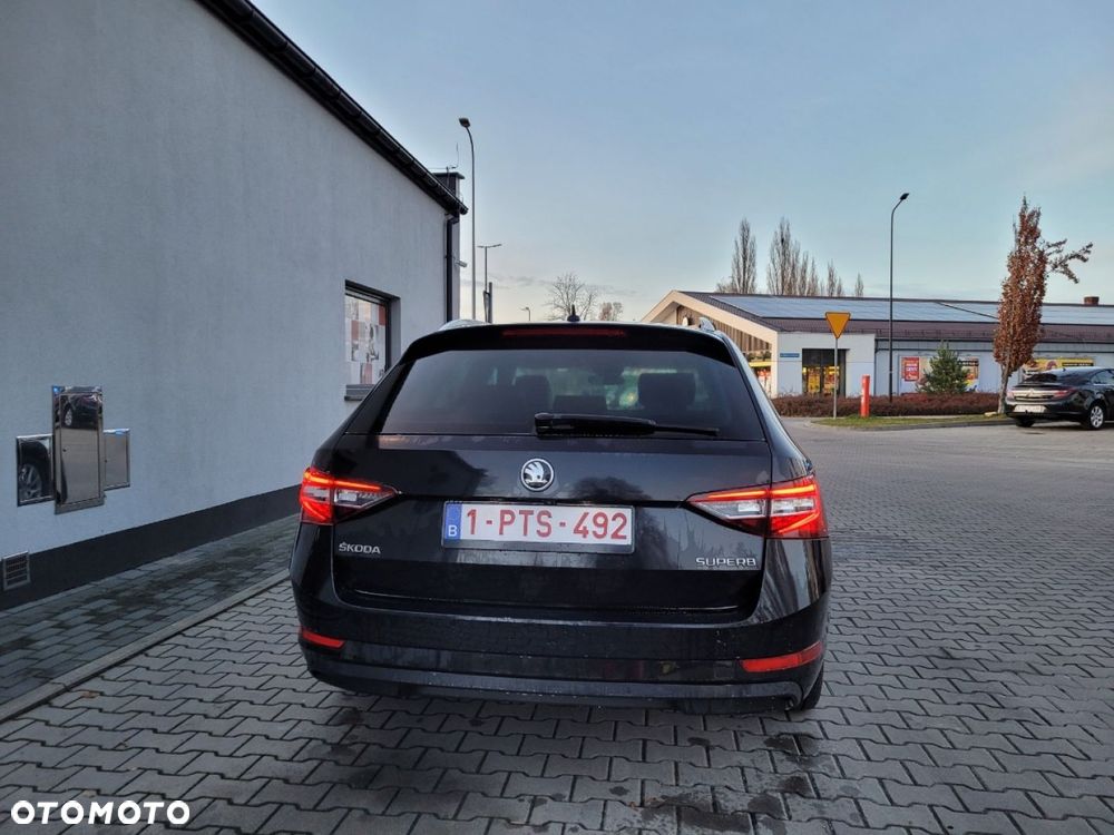 Skoda Superb 2.0 TDI Style - 9