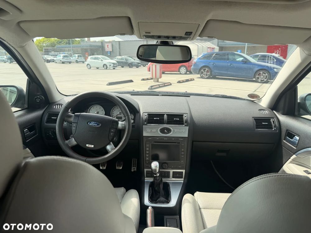 Ford Mondeo 3.0 V6 ST 220 - 11