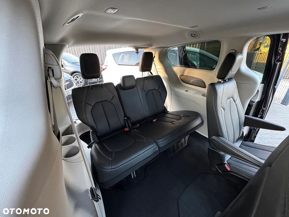 Chrysler Pacifica - 15