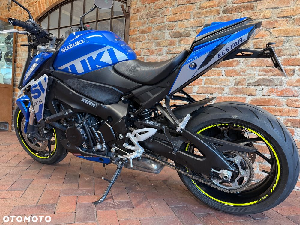 Suzuki GSX - 6