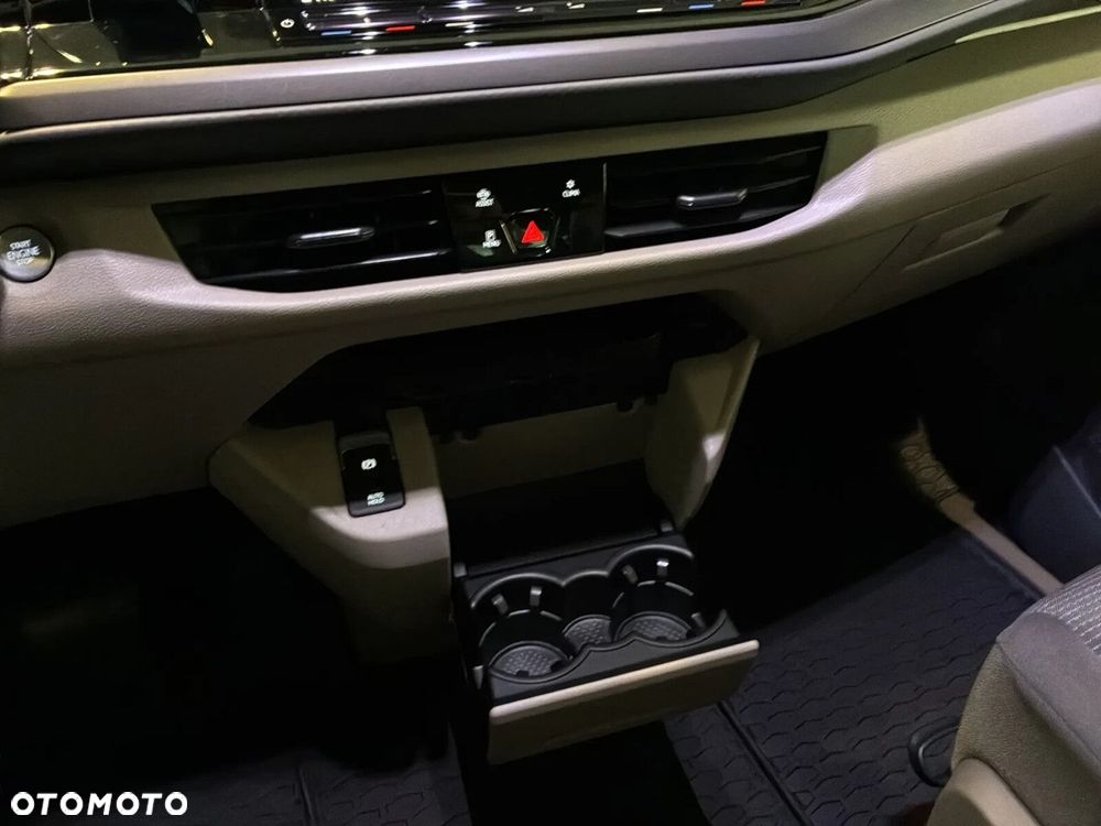 Volkswagen Multivan - 33