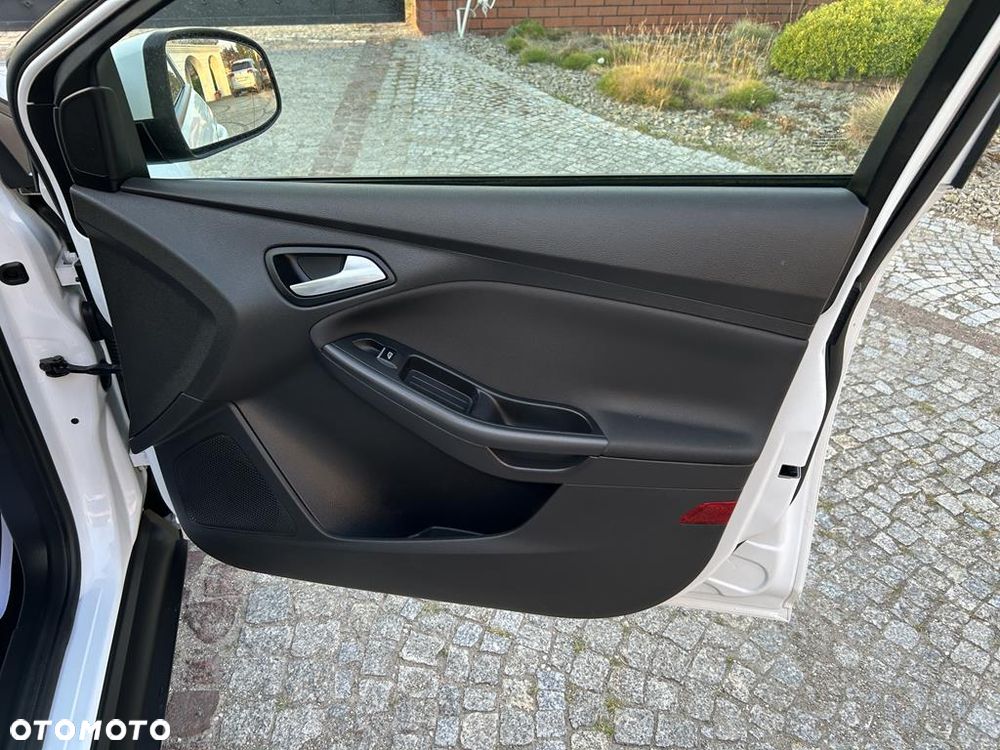 Ford Focus - 30