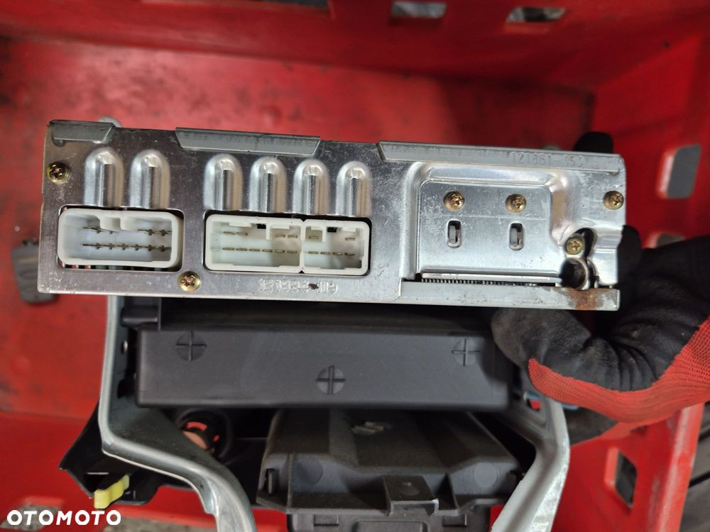 Oryginalne radio toyota yaris I - 2