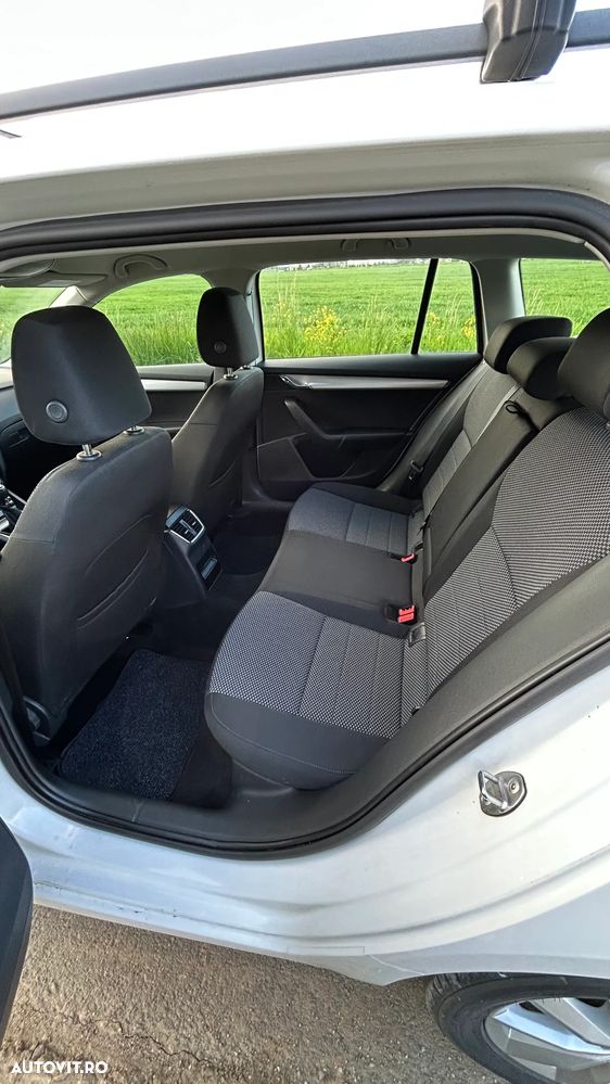 Skoda Octavia 1.6 TDI AMBITION - 6