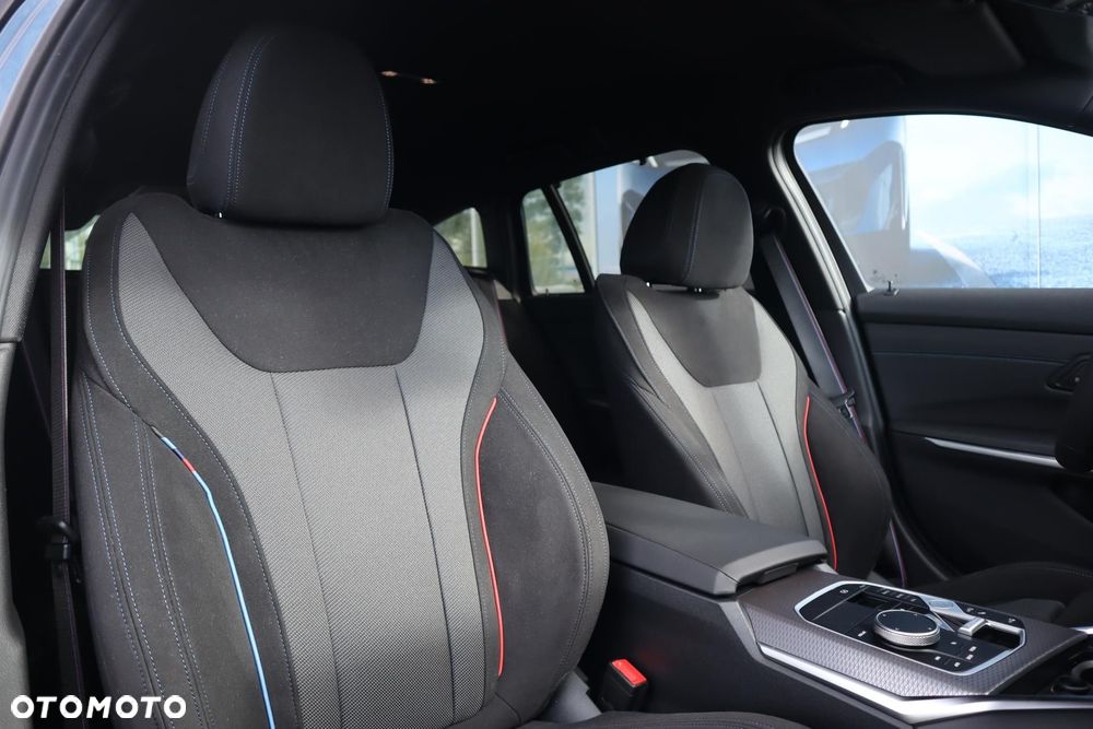 BMW Seria 3 330i M Sport - 15