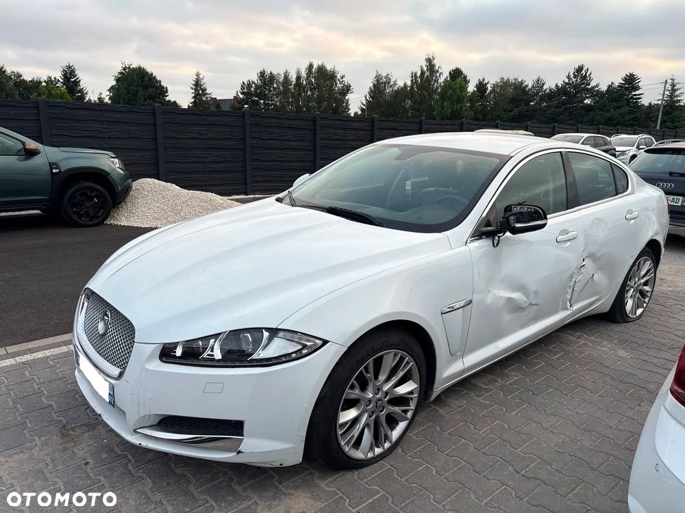Jaguar XF 3.0 V6 D Luxury - 35