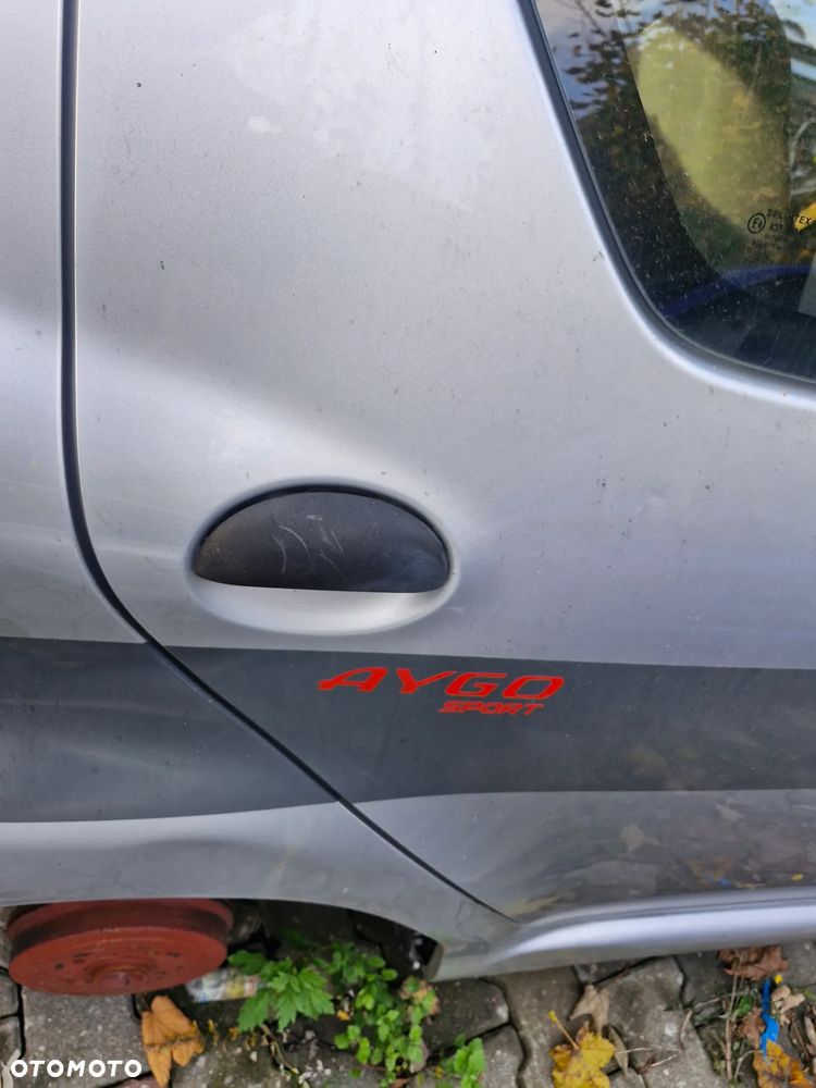 drzwi prawe  / przód tył /  Toyota Aygo - 3
