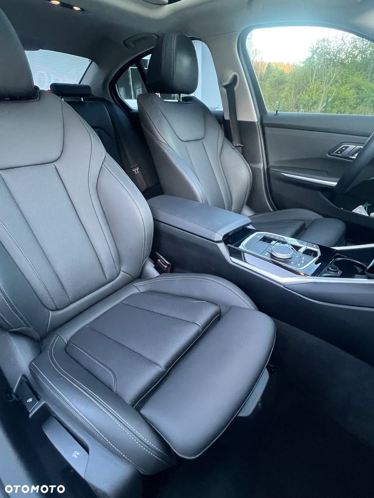 BMW Seria 3 320d xDrive Sport Line Shadow sport - 23