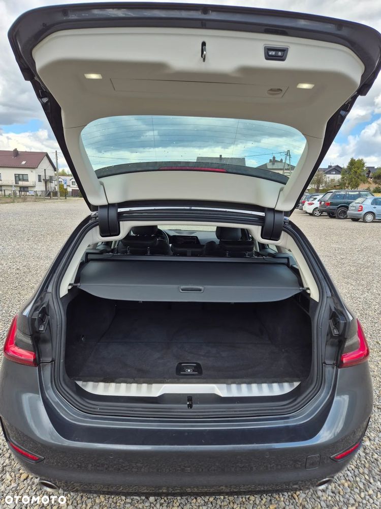 BMW Seria 3 330e xDrive Sport Line - 16