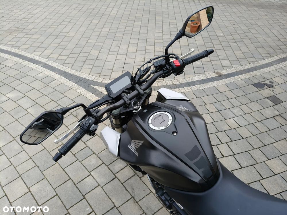 Honda CB - 12