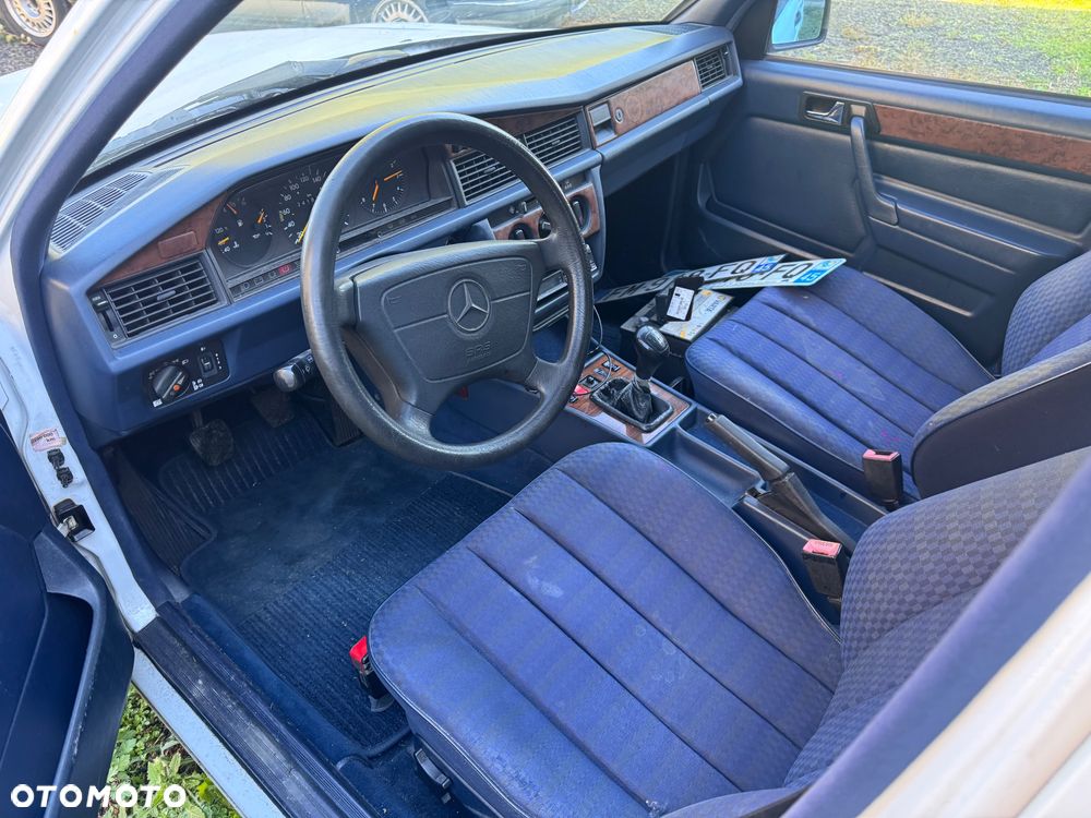 Mercedes-Benz W201 1993 photo 5
