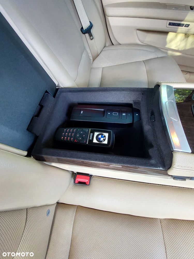 BMW Seria 7 750i L - 19