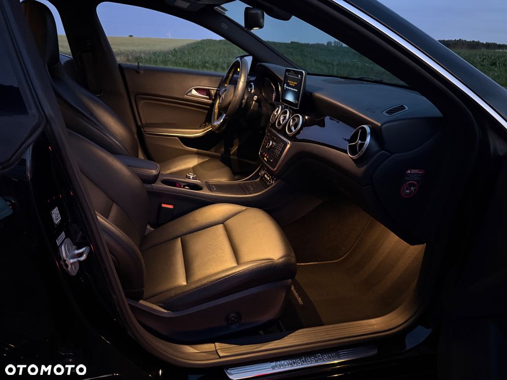 Mercedes-Benz CLA 250 4Matic 7G-DCT Urban - 19