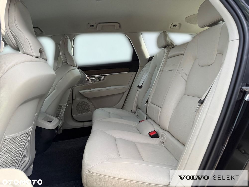 Volvo V90 Cross Country - 13