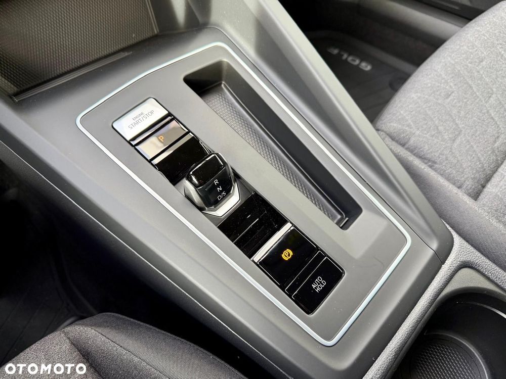 Volkswagen Golf - 22
