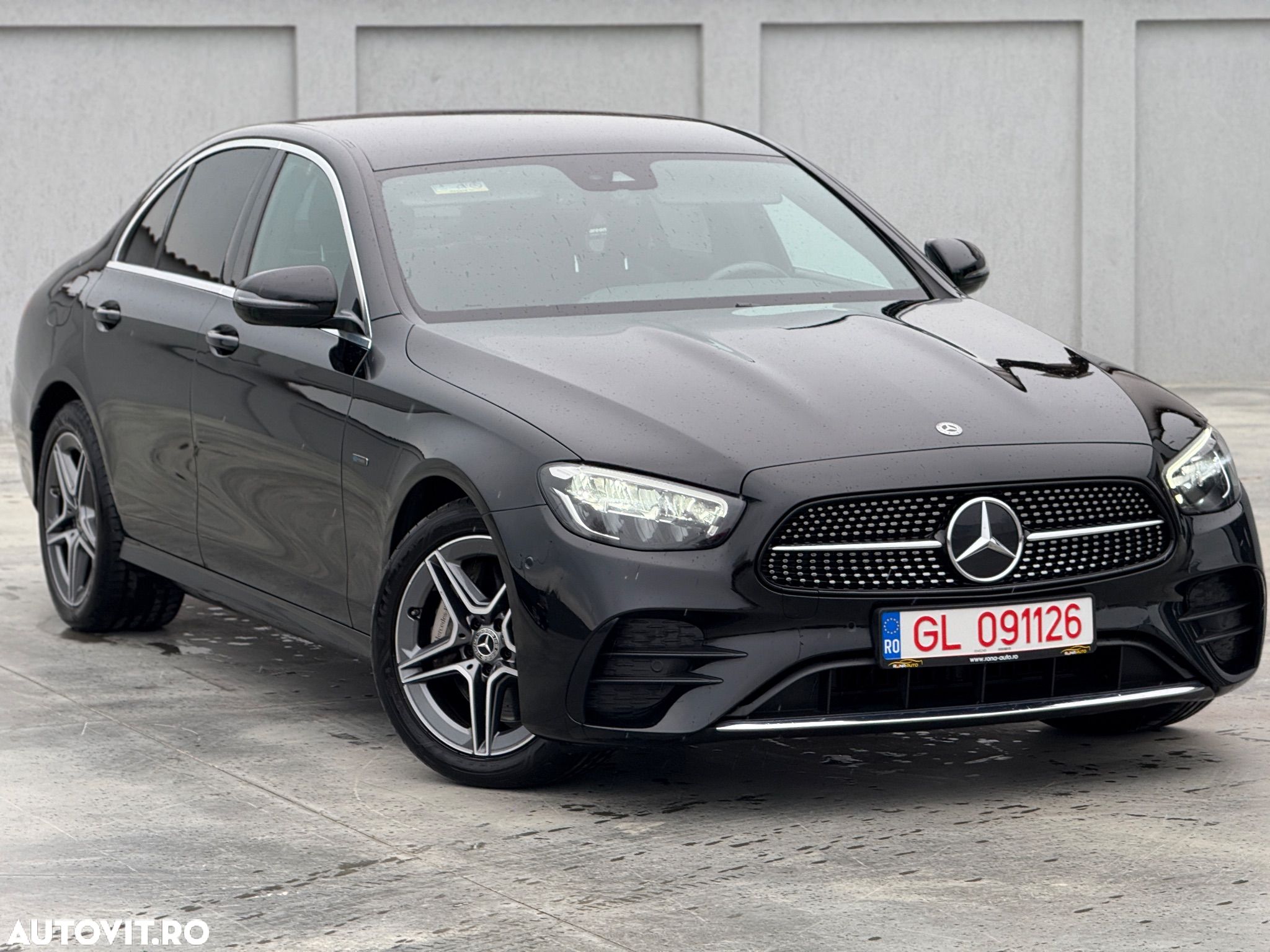 Mercedes-Benz E 300 4Matic 9G-TRONIC AMG Line - 1