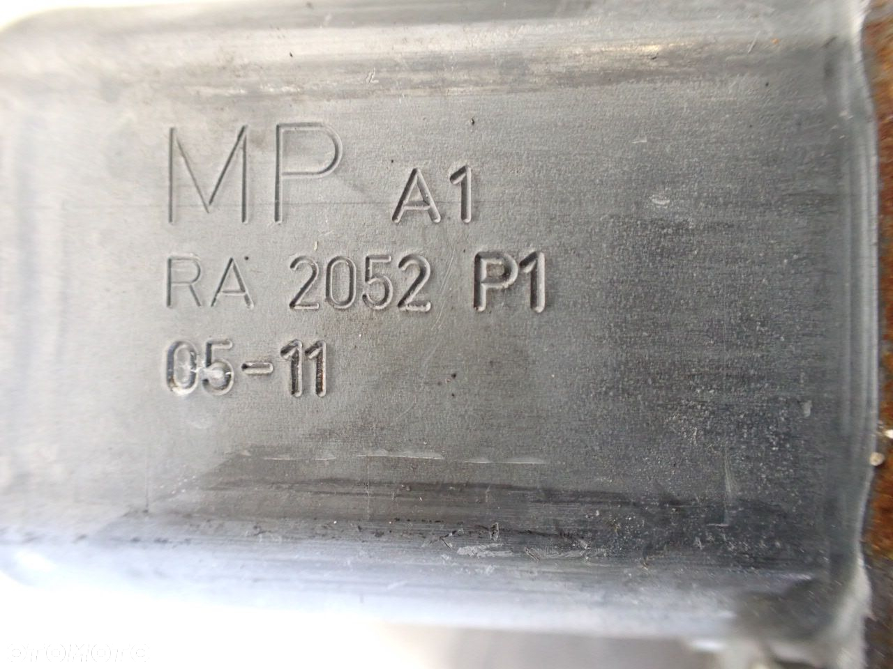 PODNOŚNIK SZYB PRAWY PRZÓD MITSUBISHI COLT CZ3 1.3 RA2052 - 9
