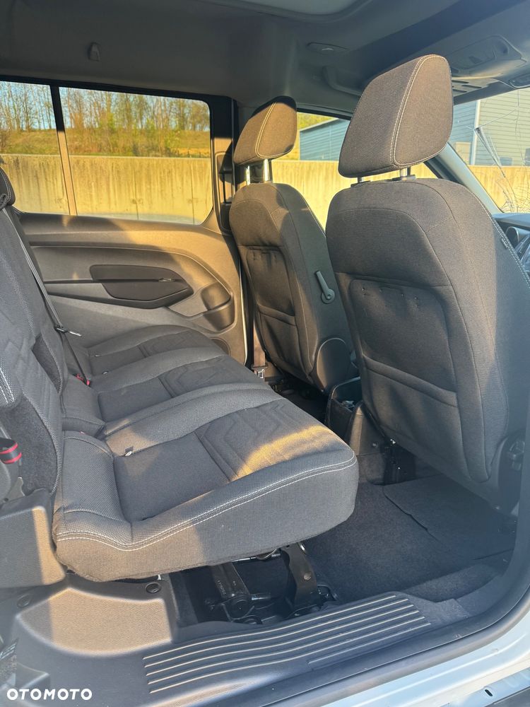Ford Tourneo Connect Grand - 16