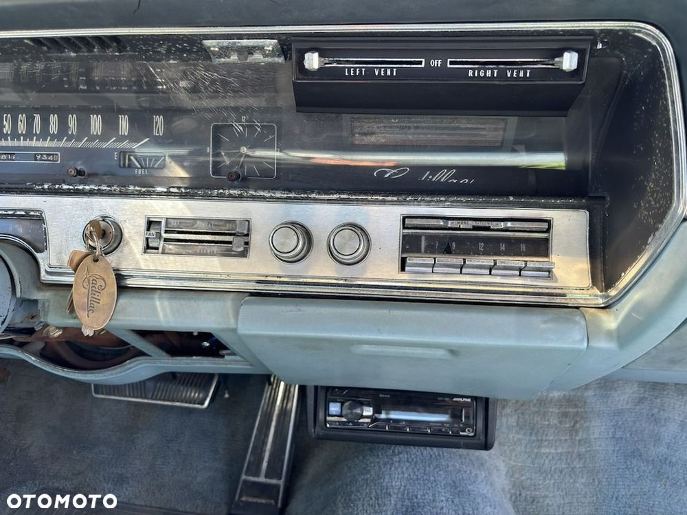 Cadillac Deville - 33